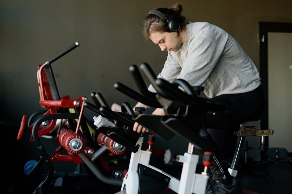 Spin bike vs exercise bike: Man on exercise bike